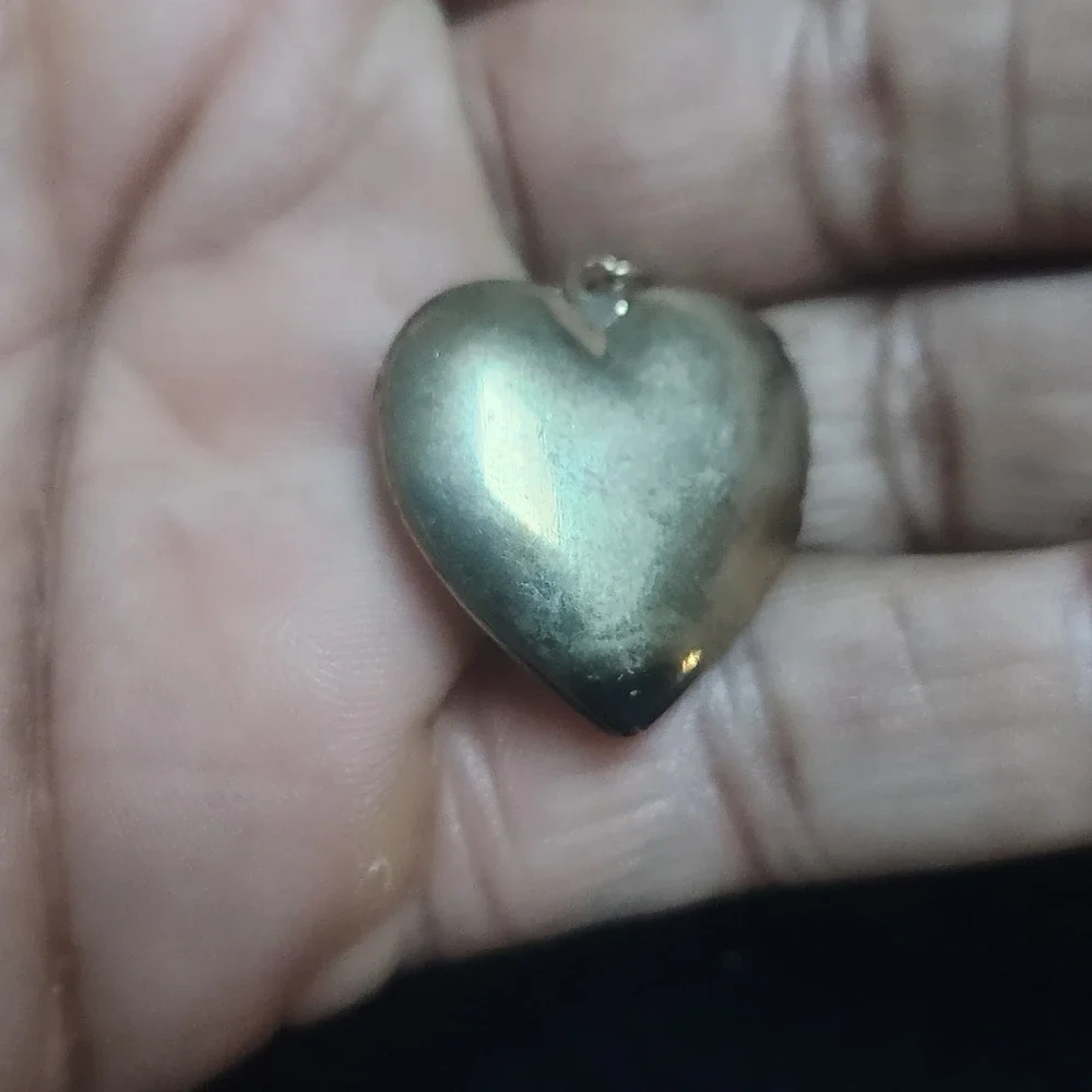 Vintage Heart Locket Pendant Gold Tone Filigree Peach Rose Flower Charm 1 Inch‎